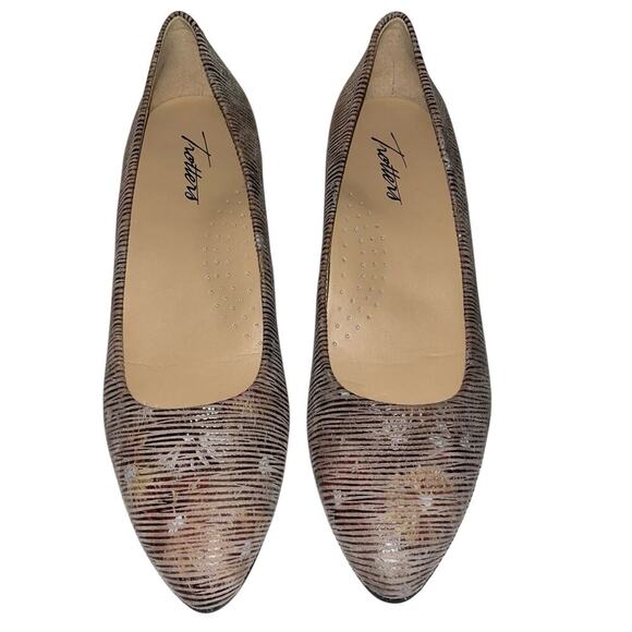 Trotters T1805-289 Multicolor Abstract Stripe Kitten Heel Pumps Size 6.5N - Picture 2 of 8